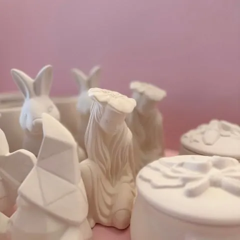 Ceramic piece included in the Standard package