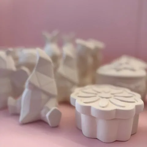 Ceramic piece included in the Standard package