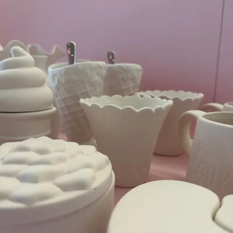 Ceramic piece included in the Standard package