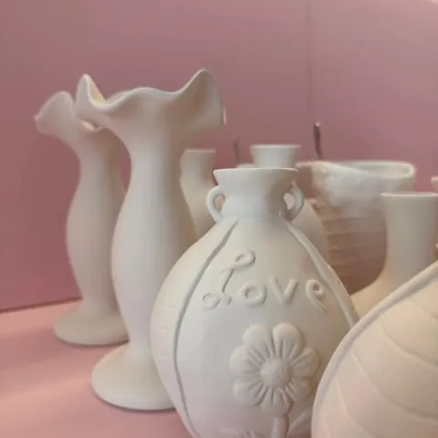 Ceramic piece included in the Standard package